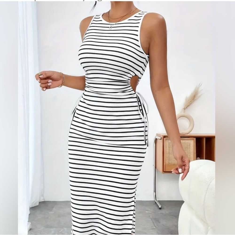 Striped Black and White Sleeveless BodyCon Dress